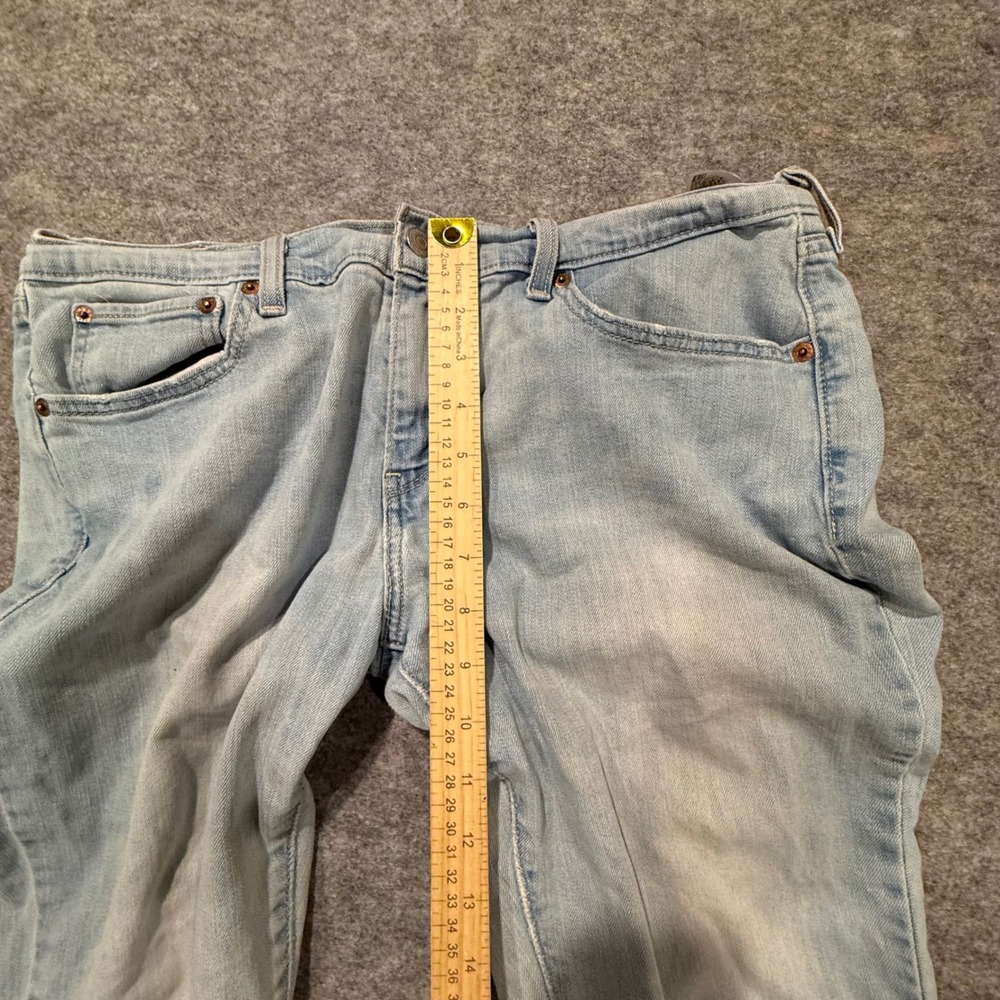 Levis Boyfriend Jeans Light Wash Distressed Blue Denim Size 31 CW-3815 - Picture 9 of 10